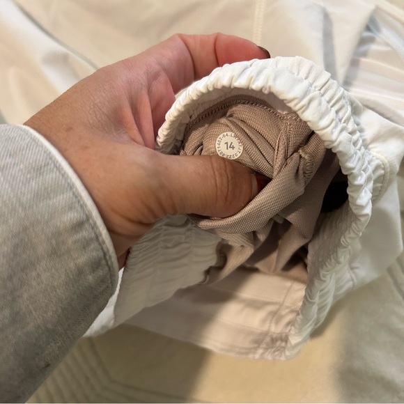 Lululemon Hotty Hot Low Rise Shorts 2.5 Inseam sz 14 - Picture 6 of 14